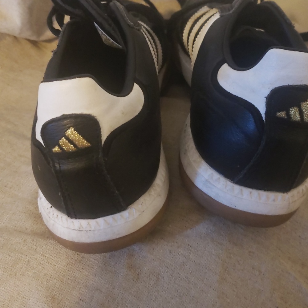 Sneakers - Picture 4 of 8